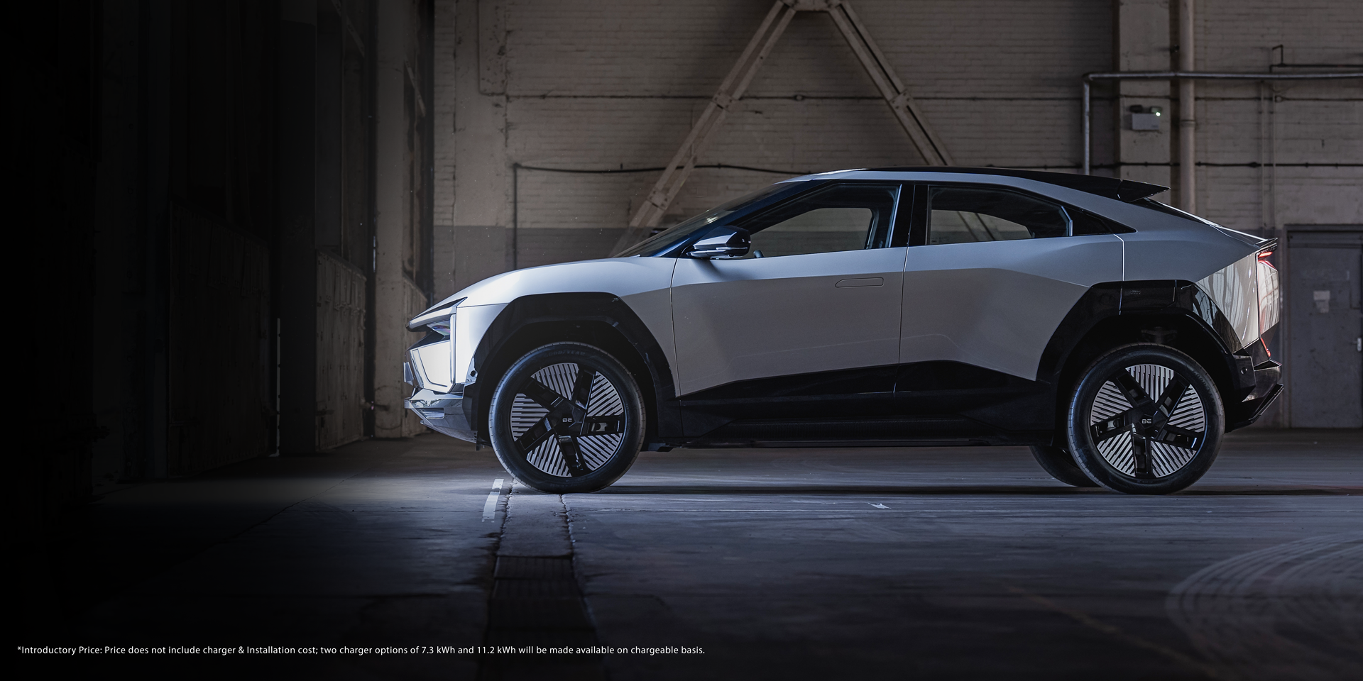 Mahindra Electric SUV Everest White BE 6